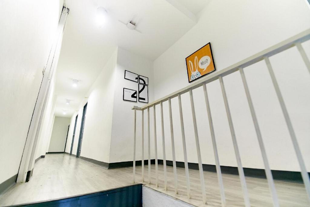 The Rabbit'S Hole Hostel Бангкок Экстерьер фото